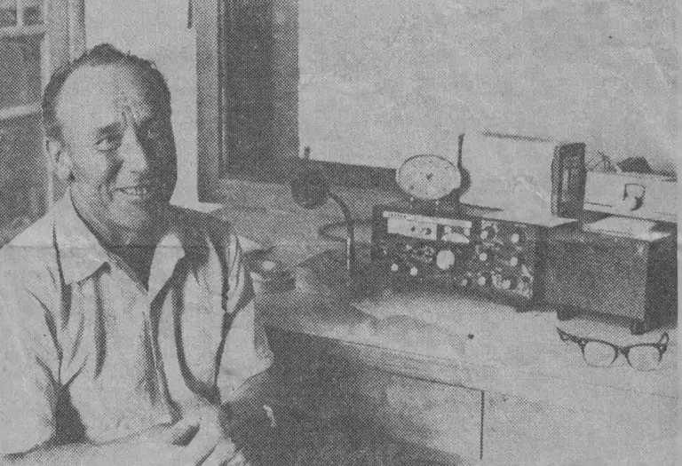 Istorijska fotografija Rajka Ilića, predsednika Radio kluba Nikola Tesla Bač YU7OPQ
